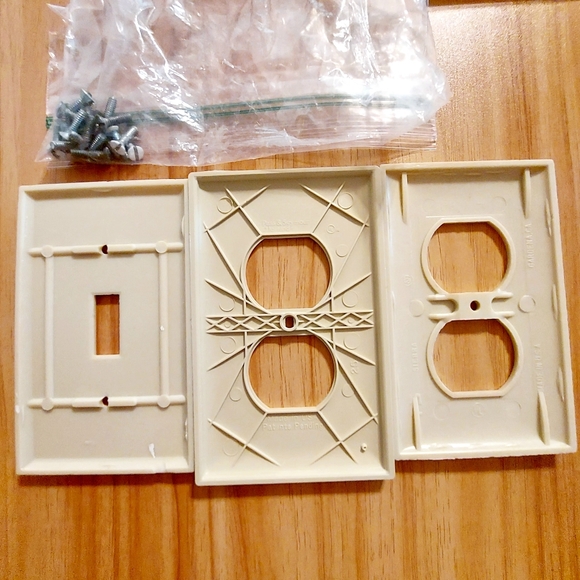10 Piece Lot: Assortment of Ivory Bakelite Art Deco Wall Plate Electrical Covers - Picture 4 of 4